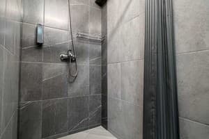 Хостел  GREEN HOUSE. Полулюкс 4-местный VIP 18 5